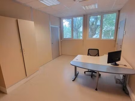 bureau fermé spacieux - 16m²