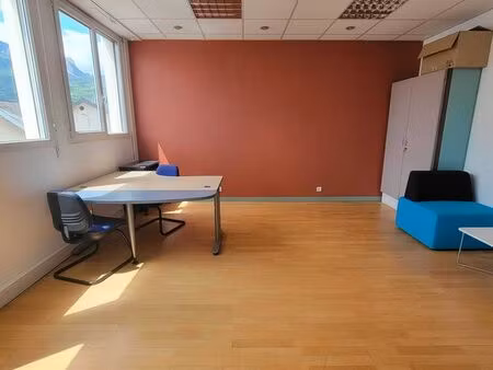 location bureau spacieux et lumineux - 27m²