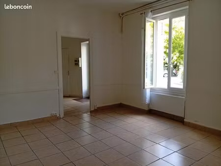 petite maison de 54 m2 avec jardin 200 m2  au calme à ruelle sur touvre