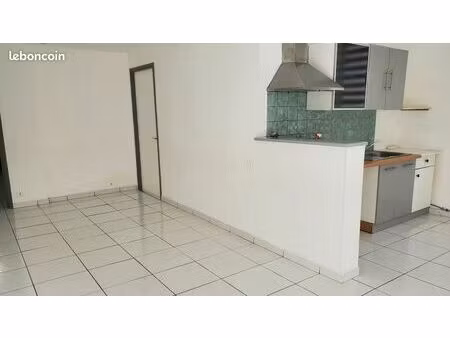 a louer t3 70 m2 avec extérieur à narbonne