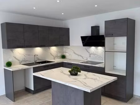 appartement 71m2 / climatisé total / 1er étage / terrasse / 2 stationnement privé