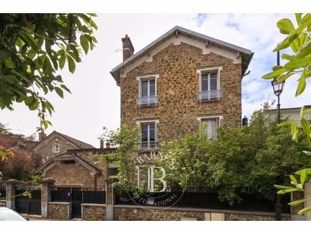 maison de luxe à vendre dans le quartier pasteur