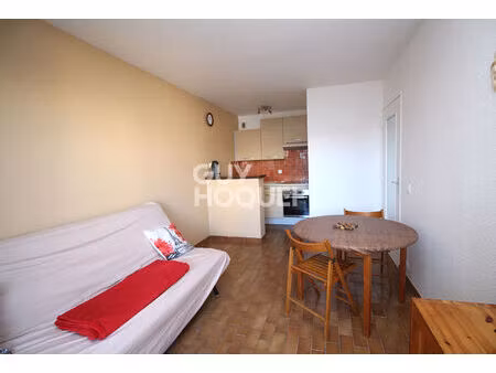 a louer à l'année - appartement t2 - canet en roussillon - location meublée - stationnemen