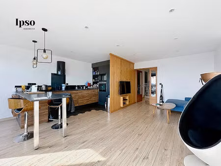appartement 4 pièces traversant de 85 m² avec grand balcon et garage