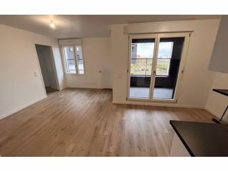 location appartement  m² t-2 à rosny-sous-bois  1 100 €
