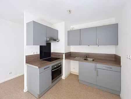 st chamas  appartement t2 avec jardinet et garage