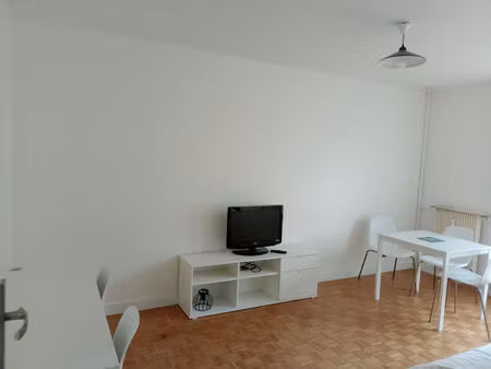 studio meublé balcon