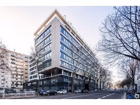location bureaux 815 m² à 1 807 m²