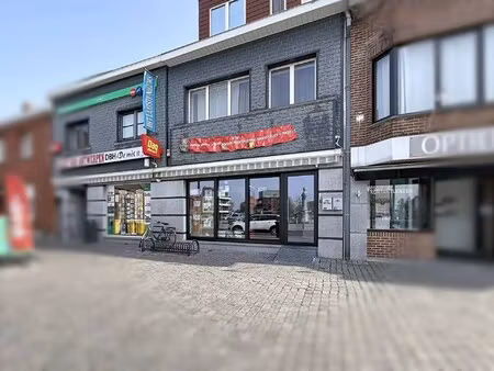 handelspand met bovengelegen appartement in het centrum van dessel