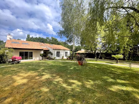 maison basse goulaine 9 pièce(s) 209 m2