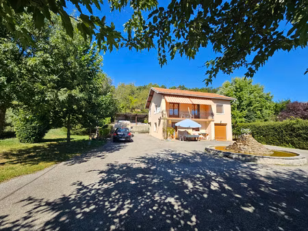gap sud- quartier calme et prise- maison t4/5 année 1970 de 130m² sur 3263m² de terrain