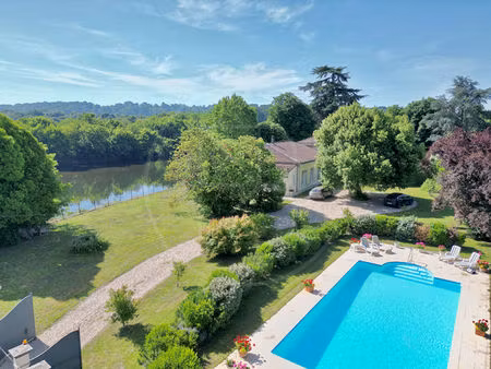 manoir en bord de rivière  cadre d'exception