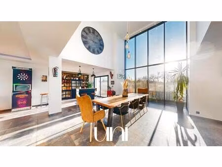 maison 9 pièces 317 m2 avec terrasse - saint-loup-hors