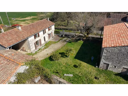 grande maison à st pierre avec grange