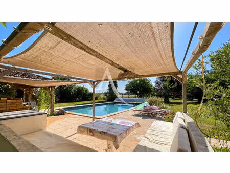 maison avec dépendances  piscine et terrain plat - 3 chambres - 1 bureau