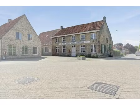 karaktervolle renovatiewoning met veel potentieel in beauvoorde.