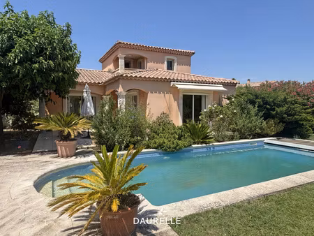 a louer villa meublé avec 2 chambres  piscine  jardin et gar
