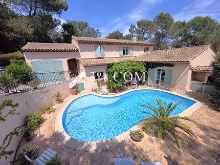 grande villa provençale aux golfs