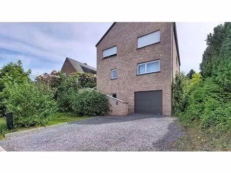 villa à louer avec terrasse et jardin   waterloo (vbe29340)