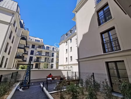 beau studio tres bon etat quartier recent