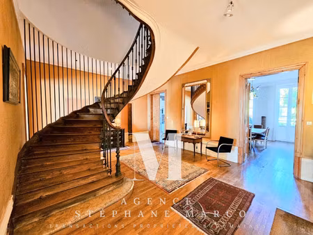 maison de luxe à vendre dans le quartier champlain