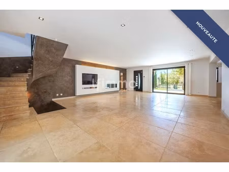 maison de luxe à vendre dans le quartier les trois lucs