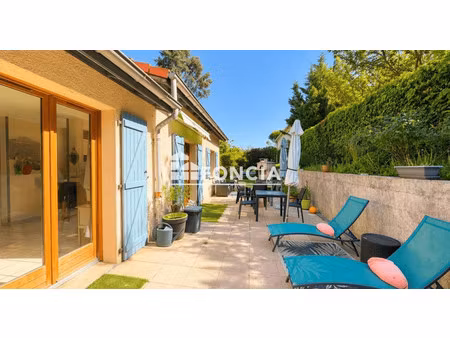 maison de luxe à vendre à curis-au-mont-d'or