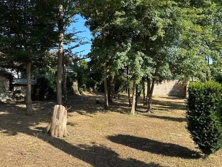beau terrain de 720m2