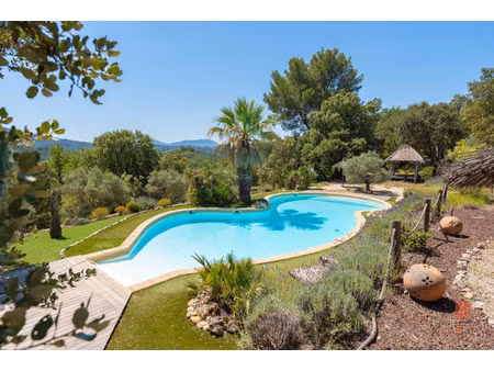 villa de luxe à vendre dans le quartier peripherie centre