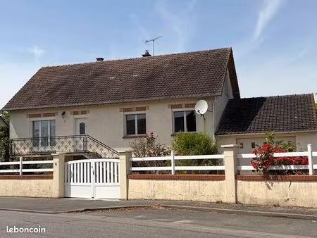 ? maison 3 chambres - centre ormes - terrain 1000 m² - pac récente - fort potentiel