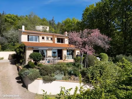 villa 5 pièces 140 m²