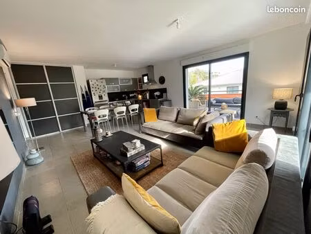 t4 lumineux avec grandes terrasses couvertes  garage et parking  bastia