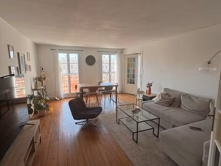 bel f3 dans immeuble perret