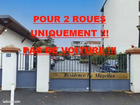 pour 2 roues uniquement loue une place de parking en sous-sol d'une résidence de standing 