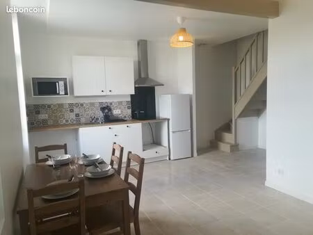 maison 2 chambres jardin parking et box