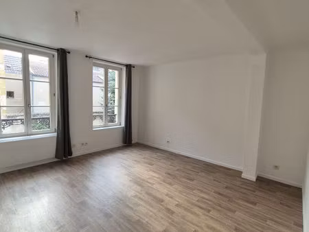 *location studio au centre ville de metz très lumineux