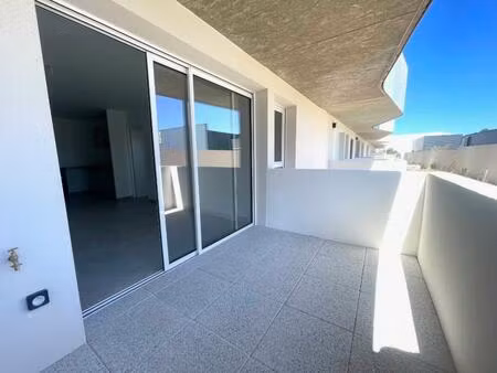 t2 neuf avec terrasse et parking à agde