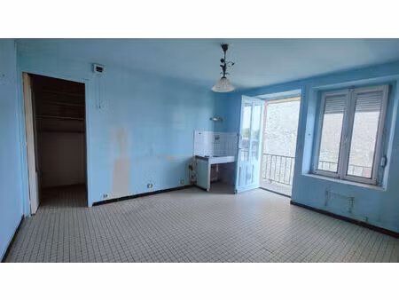 a vendre  t2 de 50 m² à rénover  l'isle sur le doubs