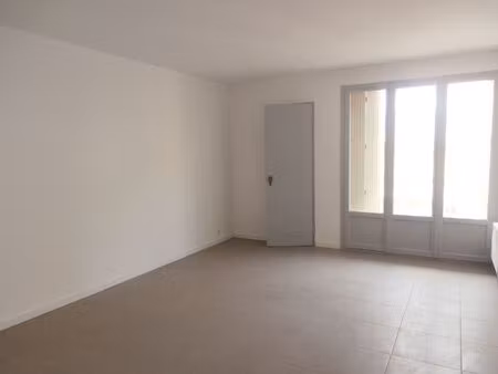 appartement de type 1 à marseille 13005 quartier la timone.