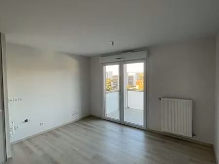 t2 avec parking et balcon à moirans