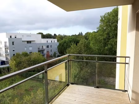 t3 avec balcon et parking à nantes