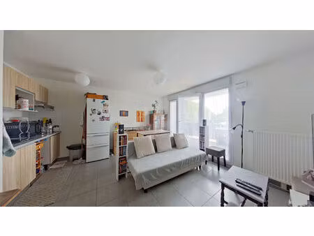 appartement t2 loué de 40.74 m2 avec terrasse et deux places de parking
