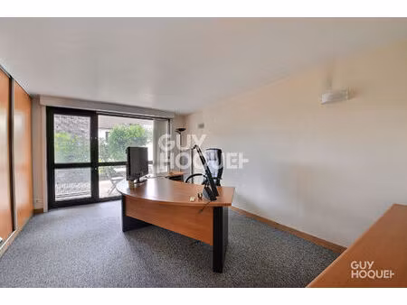 montchat / cours docteur long - a vendre  local commercial de 49 m² avec un garage dans le