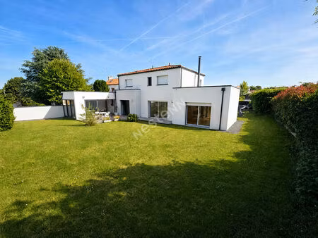 maison à vendre 7 pièces - chavagnes en paillers