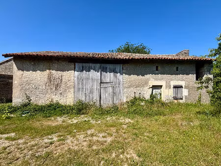 deux maisons de caractère indépendantes  une grange en pierre et plus de 1 2 hectare de te