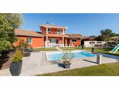 maison 6 pieces avec piscine-pool house-t2 et garage sur 2005m2 de terrain