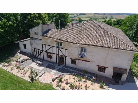authentique maison de maitre pleine de caractere  en bordure
