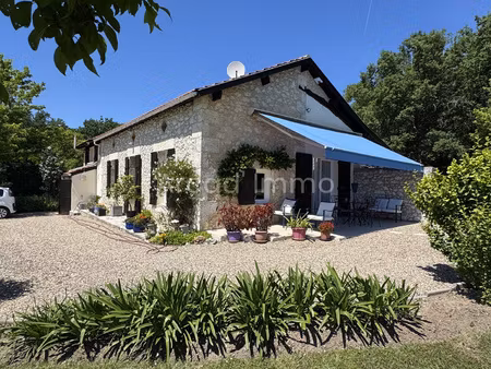 superbe maison avec piscine  vue dégagée  au calme  sans voi