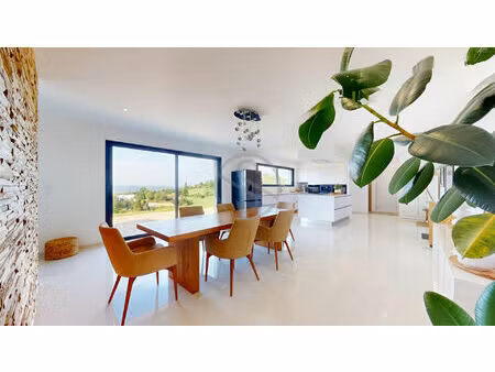 belle villa contemporaine avec magnifique vue !