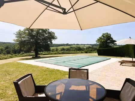 villa 3 chambres sur un grand parc avec vue  endroit calme